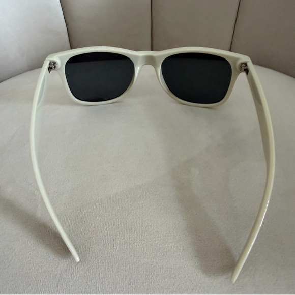 TAYLOR SWIFT Official Eras Tour 1989 (Taylor\'s Version) Cream Sunglasses Merch main image 8